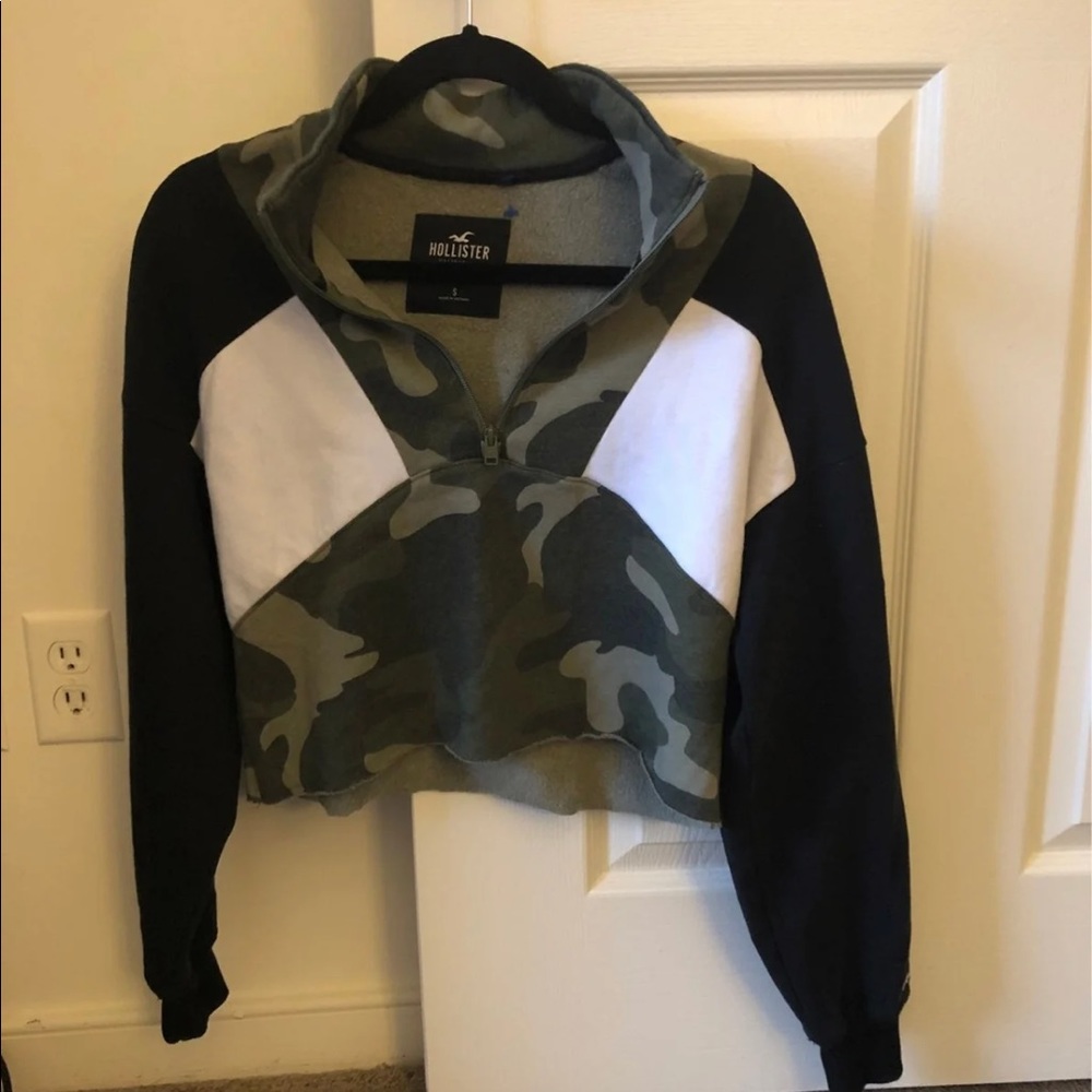 Camo Cropped Crewneck